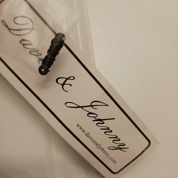 Beautiful Silk Gown. - Picture 3 of 16